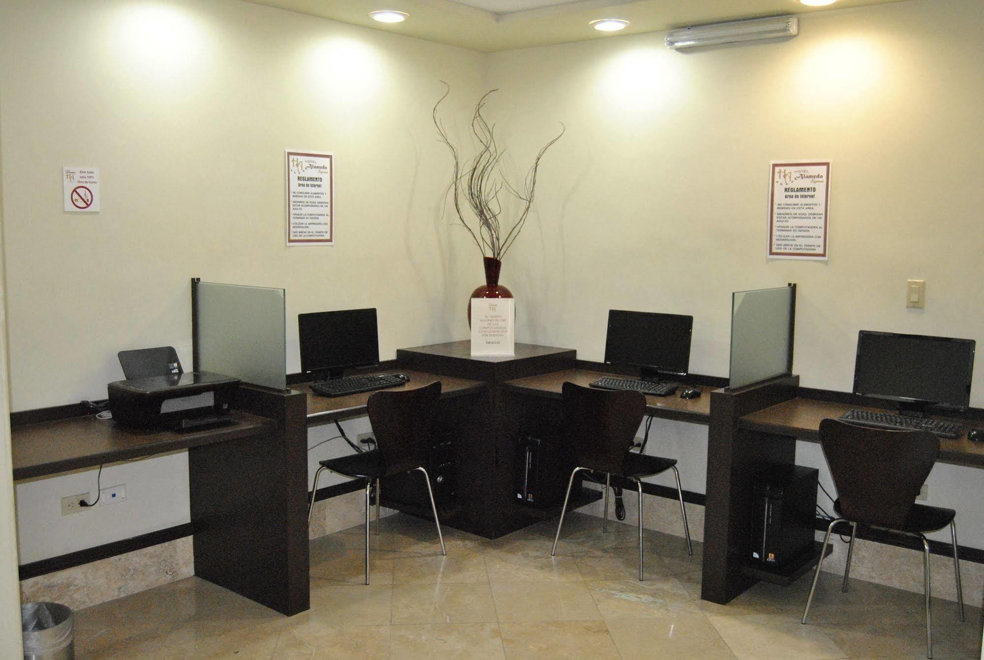 Hotel Alameda Express Matamoros  Zewnętrze zdjęcie